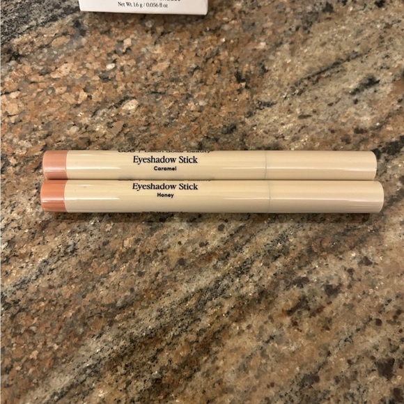 bdb Billion Dollar Beauty Eyeshadow Stick Duo- Caramel & Honey Brand New Only 2 - Picture 4 of 11